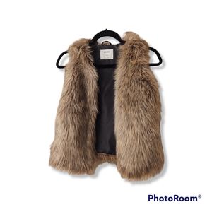 Old Navy faux fur vest. Size large 10-12